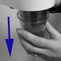 Preview: Becherspender Kunststoff für bis zu 200 Trinkbecher Ø 70mm weiß Wandmontage