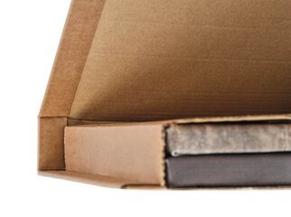 Preview: ColomPac Universalverpackung Wickelverpackung starke B-Welle 198 x 135 x -63mm mit Selbstklebeverschluss & Aufreißfaden