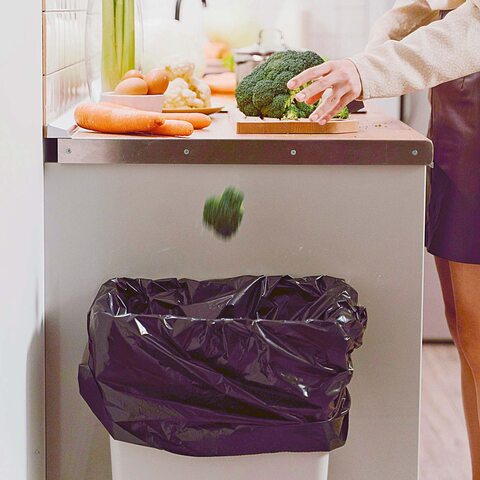 Mülleimerbeutel 60 Liter 60x70cm gerollt schwarz stark 